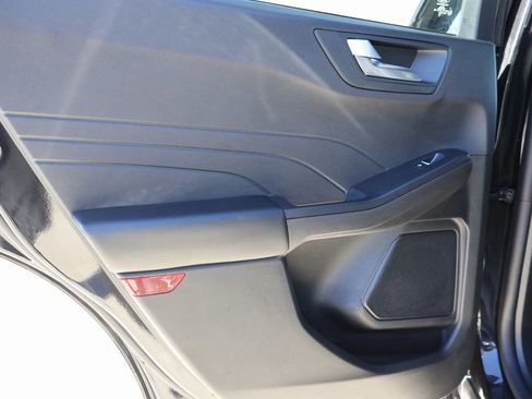 Certified 2025 Ford Escape ST-Line AWD/4WD image 17