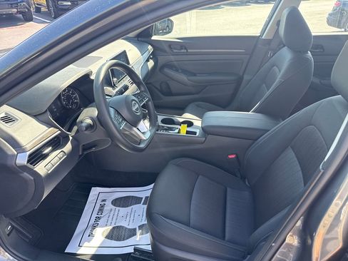 New 2026 Nissan Altima 2.5 SV FWD image 9