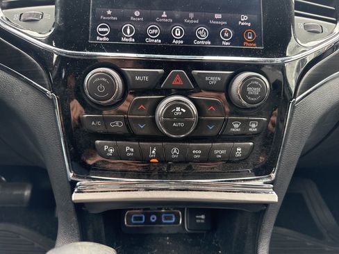 Used 2019 Jeep Grand Cherokee Limited AWD/4WD image 16