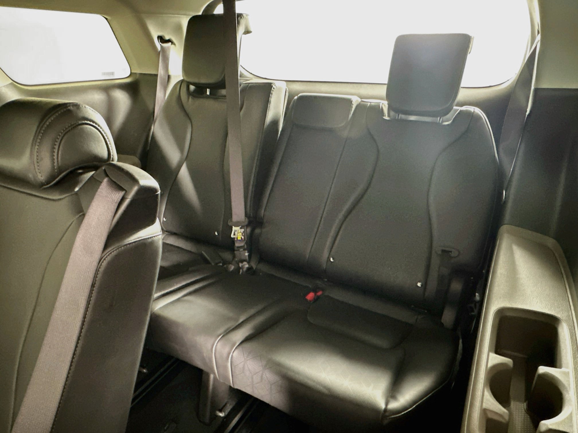 Used 2025 Kia Carnival FWD image 28