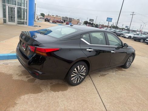 Used 2025 Nissan Altima 2.5 SV FWD image 13