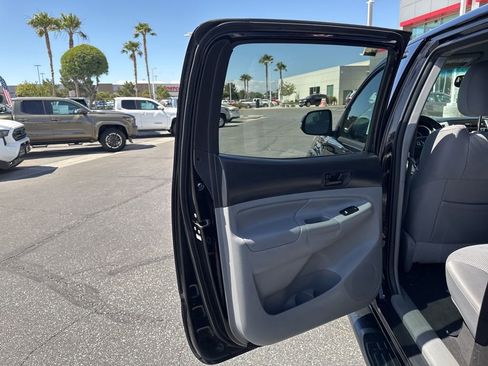 Used 2012 Toyota Tacoma PreRunner w/ TRD Sport Pkg RWD image 17