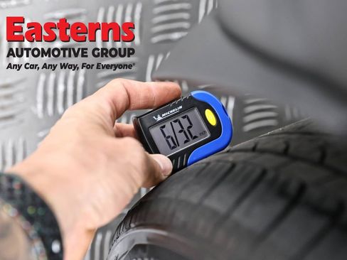 Used 2024 Hyundai Venue Limited FWD image 29