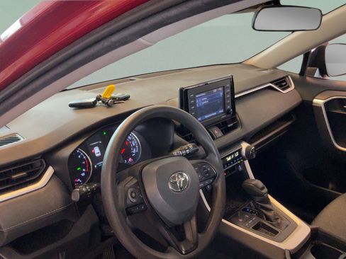 Used 2020 Toyota RAV4 XLE FWD image 32