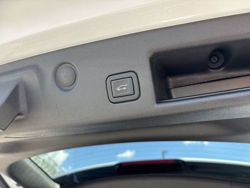Certified 2024 Chevrolet Equinox LT FWD image 16