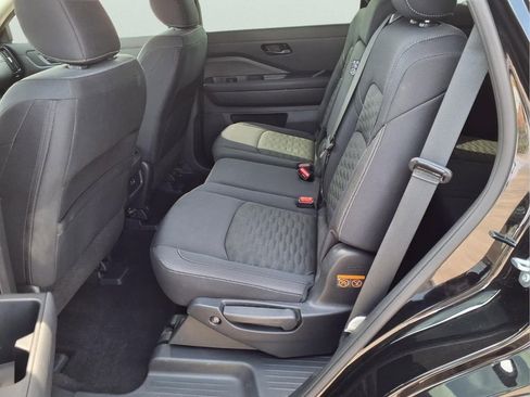 Used 2025 Nissan Pathfinder SV FWD image 23