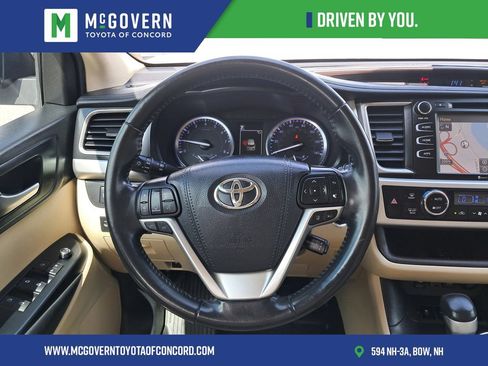 Used 2019 Toyota Highlander XLE AWD/4WD image 19