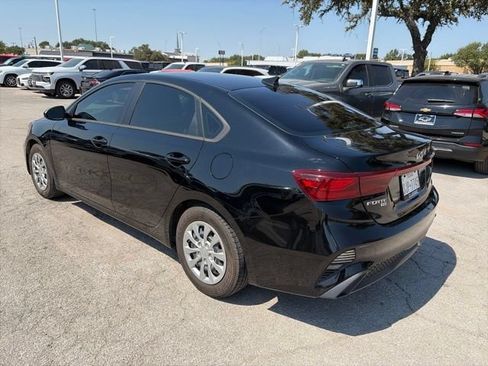 Used 2023 Kia Forte LX FWD image 4