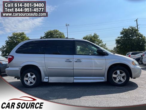 Used 2005 Dodge Grand Caravan SXT image 10