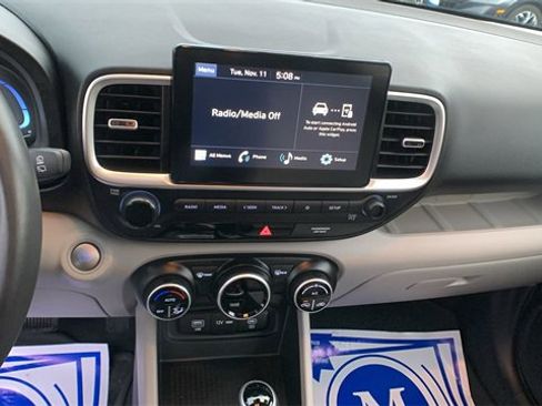 Used 2024 Hyundai Venue SEL image 14