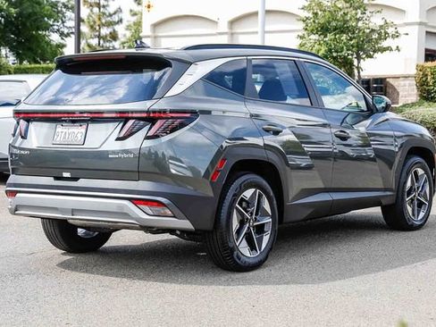 Certified 2025 Hyundai Tucson SEL AWD/4WD image 5