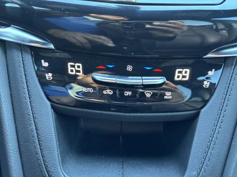 Used 2023 Cadillac XT6 Premium Luxury w/ Technology Package image 21