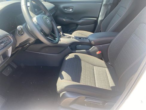 Certified 2025 Honda HR-V Sport image 34