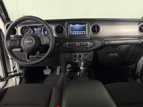 Used 2023 Jeep Wrangler Unlimited AWD/4WD image 16