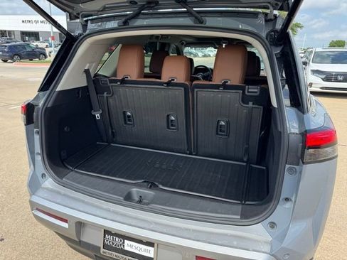 Used 2025 Nissan Pathfinder Platinum image 21