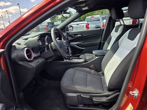 Used 2024 Chevrolet Trax RS FWD image 19