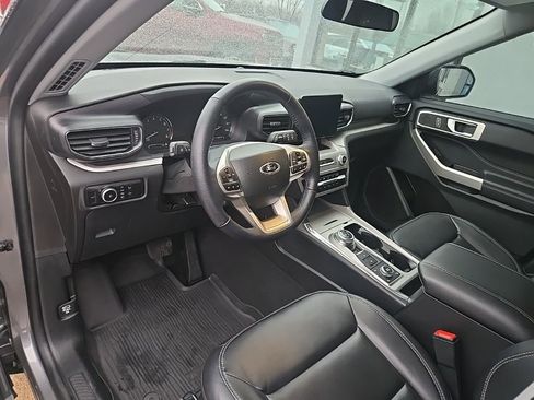 Used 2023 Ford Explorer XLT w/ Equipment Group 202A image 35