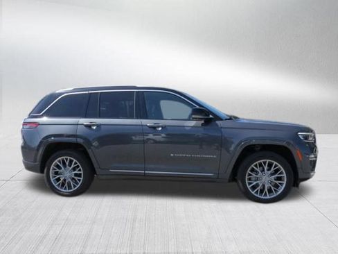 Used 2022 Jeep Grand Cherokee Summit w/ Luxury Tech Group V AWD/4WD image 2