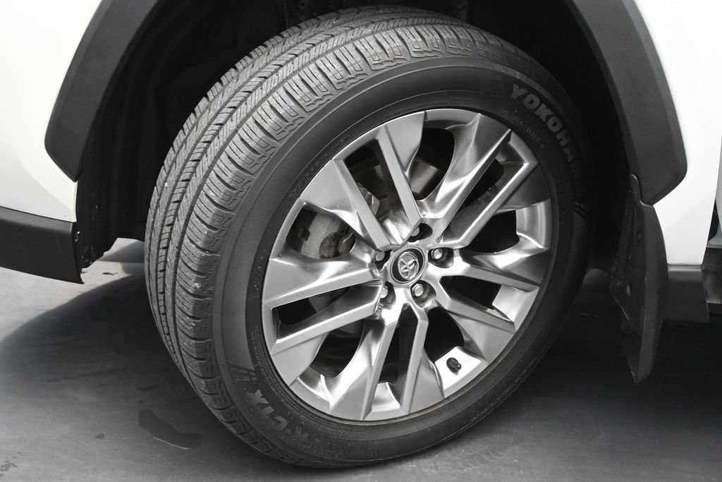 Used 2021 Toyota RAV4 XLE Premium FWD image 20