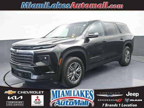 Used 2024 Chevrolet Traverse LS FWD image 1