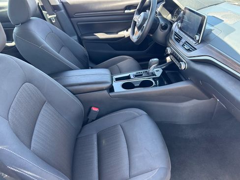 Used 2024 Nissan Altima 2.5 SV FWD image 11