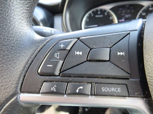 Used 2020 Nissan Kicks S image 20