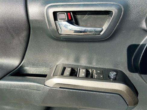 Used 2019 Toyota Tacoma TRD Off-Road image 18