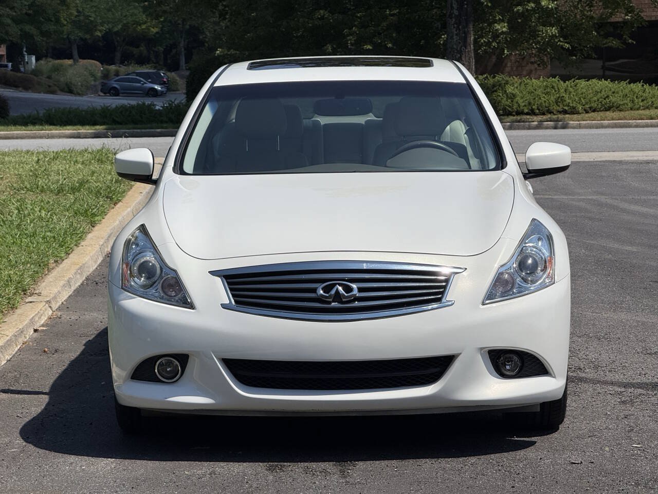 Used 2015 INFINITI Q40 w/ Moonroof Package RWD image 4