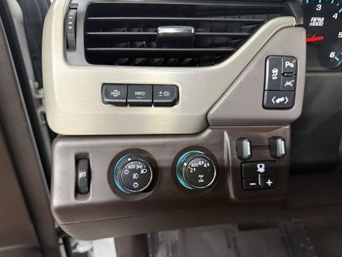 Used 2020 GMC Yukon XL Denali AWD/4WD image 16