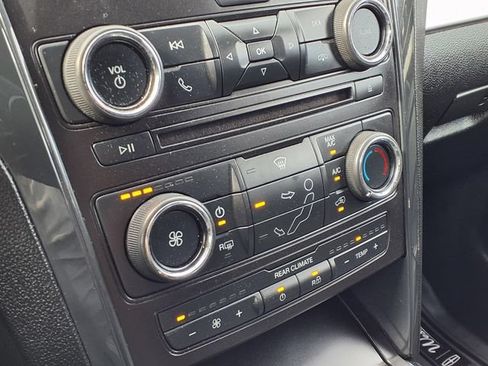 Used 2017 Ford Explorer XLT AWD/4WD image 11