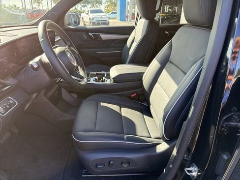 Certified 2025 Buick Enclave Preferred image 7