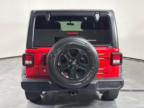 Used 2018 Jeep Wrangler Unlimited Sport S AWD/4WD image 5