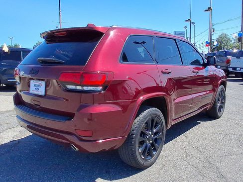 Used 2019 Jeep Grand Cherokee Altitude AWD/4WD image 31