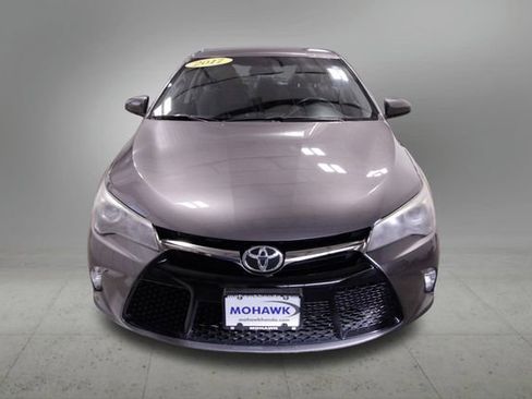 Used 2017 Toyota Camry SE image 9