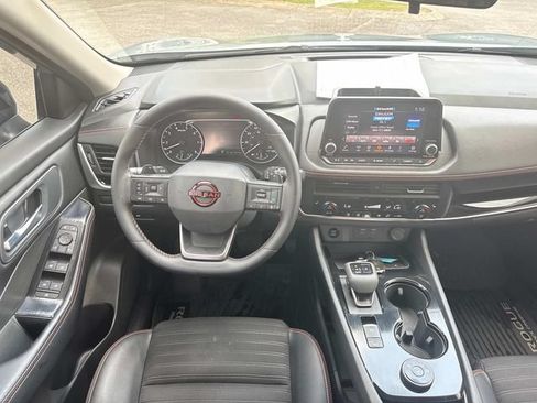 Used 2025 Nissan Rogue SV AWD/4WD image 19
