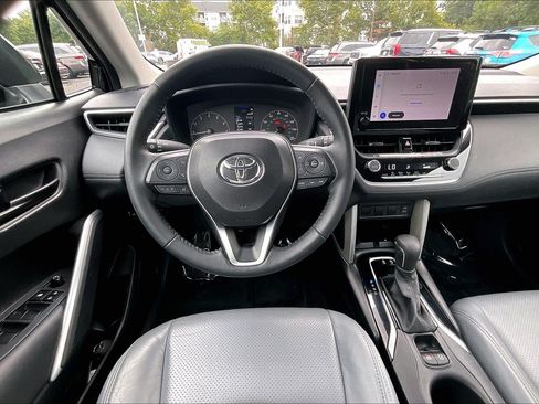 Used 2024 Toyota Corolla Cross LE w/ Moonroof Package FWD image 5