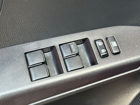 Used 2018 Toyota RAV4 XLE AWD/4WD image 13