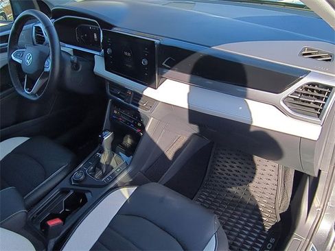 Used 2025 Volkswagen Taos SEL image 19