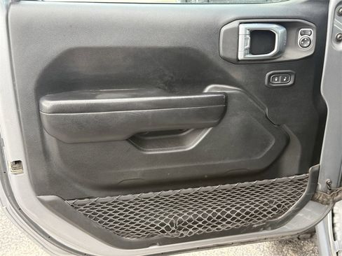 Used 2021 Jeep Gladiator Willys image 10