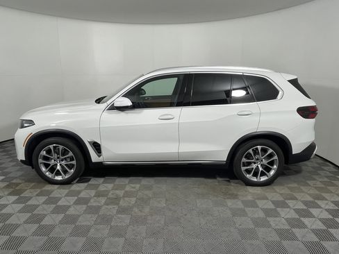 Used 2024 BMW X5 sDrive40i w/ Parking Assistance Package image 2