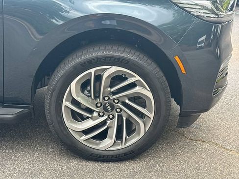 New 2026 Lincoln Navigator L Premier AWD/4WD image 14