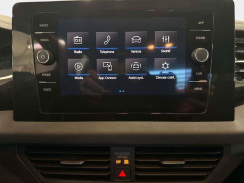 Used 2025 Volkswagen Jetta SE image 24