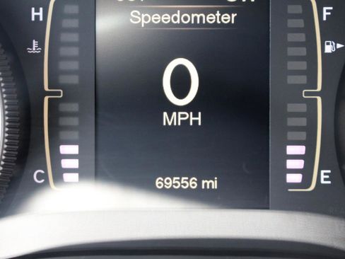 Used 2017 Jeep Cherokee Latitude w/ Cold Weather Group AWD/4WD image 21