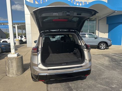 Used 2025 Nissan Rogue Platinum w/ Platinum Premium Package image 13