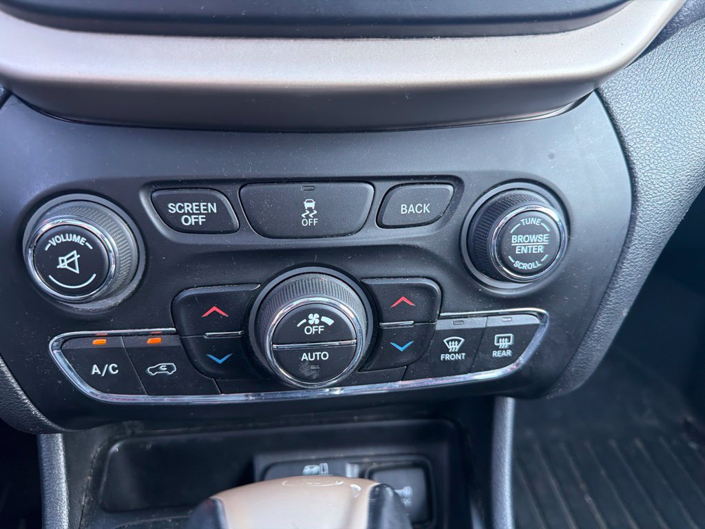 Used 2018 Jeep Cherokee Limited AWD/4WD image 18