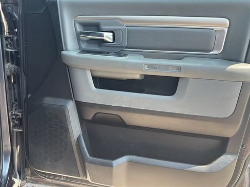 Used 2020 RAM 1500 Classic SLT RWD image 9