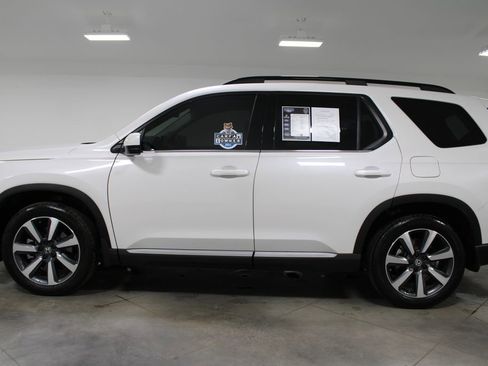 Used 2025 Honda Pilot Touring image 6