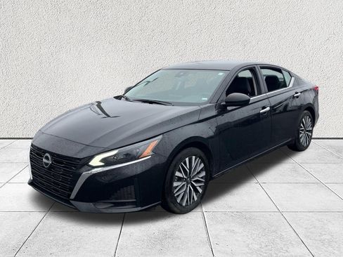 Used 2024 Nissan Altima 2.5 SV image 3