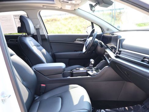 Used 2025 Kia Sportage SX FWD image 8