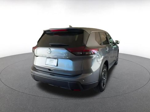 Used 2025 Nissan Rogue SV image 14